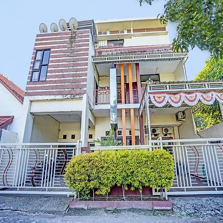 Oyo 91587 Griya Buah De5 Syariah Hotel Sidoarjo Exterior photo