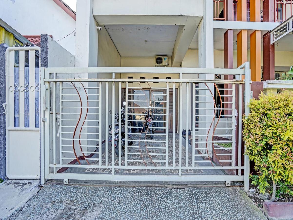 Oyo 91587 Griya Buah De5 Syariah Hotel Sidoarjo Exterior photo